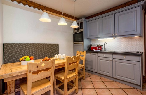 Chamonix City Centre Cottage | Ginabelle 14 apartment - an apartment that sleeps 4 guests in 2 bedrooms
