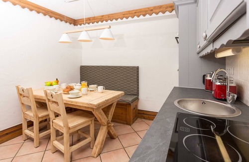 Chamonix City Centre Cottage | Ginabelle 14 apartment - an apartment that sleeps 4 guests in 2 bedrooms