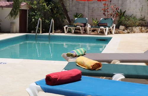Douglas Apartment | Ginger Lily 2-bed Suite at Sungold House Barbados
