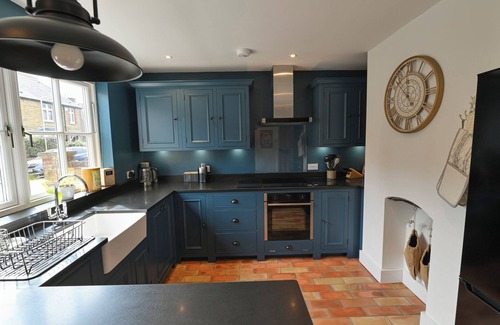 Canterbury Cottage | GINGERBREAD COTTAGE, family friendly, with open fire in Canterbury