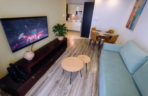 Glogow Apartment | Giraffe Apartment