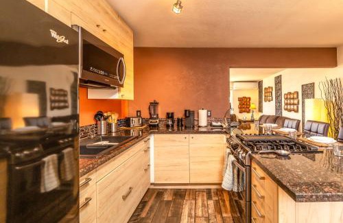 Castle Park Apartment | Giraffe House