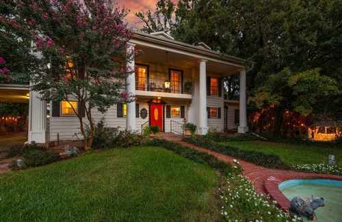 Carter Riverside House | Girlfriend Getaway Suite- for 6-8 -King and Twin Beds