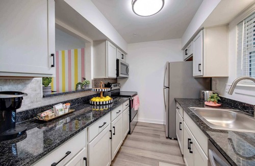 North Capitol Condo | Girls’ Nashville Dream | Sleeps 6 by Riverside