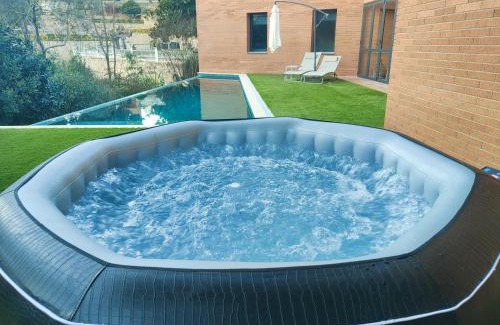 Sant Gregori Apartment | Girona, verde, relax e Infinity Pool