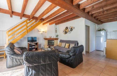 La Gripperie-Saint-Symphorien House | Gite Aix Piscine intérieure