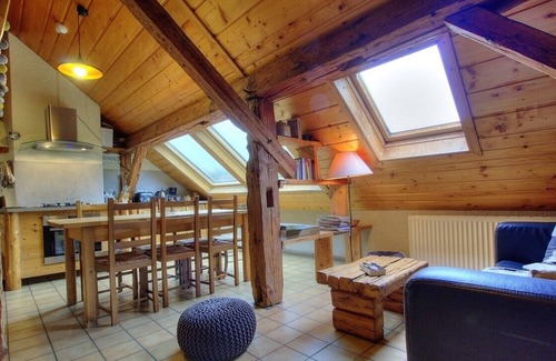 Haut-Valromey House | Gite 15 Pers, en Pleine Nature Avec Piscine