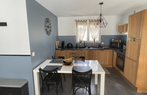 Vallon-Pont-d'Arc Villa | Gìte 3* with garden and private parking, near river, in Vallon Pont d'Arc