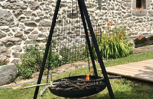 Fayet-Ronaye House | Gite 4⭐️en Auvergne, in the heart of nature, linen included, sleeps 12