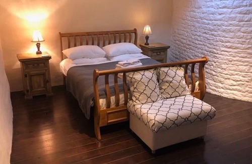 Echallat Cottage | Gite 4 Etoiles 2 adults 2 children. Piscine chauffée, WIFI, parking.