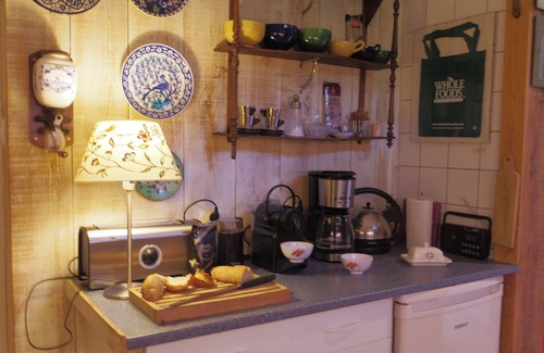 Tremolat House | Gite 4 pers. Dordogne surrounded by trees and close to a traditional inn