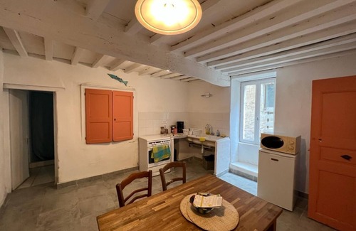 Valleraugue Apartment | Gite 4000 marches 1 bedroom apartment with kitchen for best hikes in Cevennes
