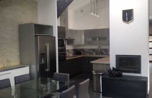 Pellegrue House | Gite all comforts, completely one level, heated swimming pool, large garden.