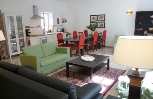 Montaigu-le-Blin House | Gite Allier
