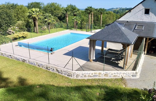 Arthez-d'Asson Cottage | Gite at the foot of the Pyrenees, heated pool, WIFI, games room - Fitness