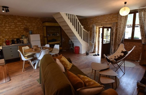 Les Eyzies House | Gite aux Eyzies Avec Piscine 5mn du Centre Tous Commerces Animaux Acceptés