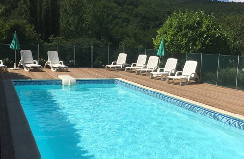 Les Eyzies House | Gite aux Eyzies Avec Piscine 5mn du Centre Tous Commerces Animaux Acceptés