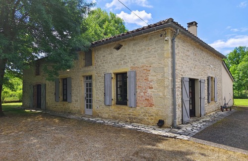 Septfonds House | Gite Bacquiès - Restored farmhouse and barn with enclosed garden and heated swimming pool