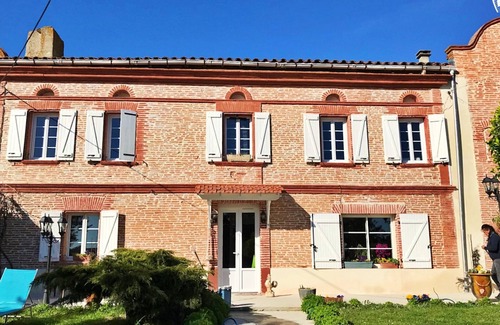 Mauvaisin Cottage | Gîte & Bed and Breakfast capacity 14 people with swimming pool, labeled 4 keys.