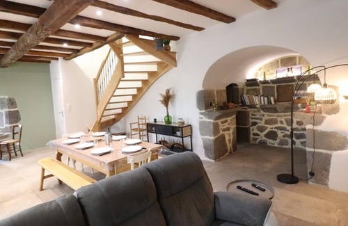 Besse Cottage | Gite Besse, 4 bedrooms, 8 persons