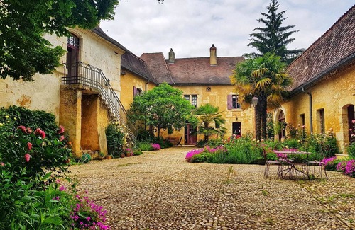 Villamblard House | Gite Bleu, 2 room apartment located on the ground floor