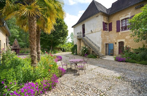 Villamblard House | Gite Bleu, 2 room apartment located on the ground floor