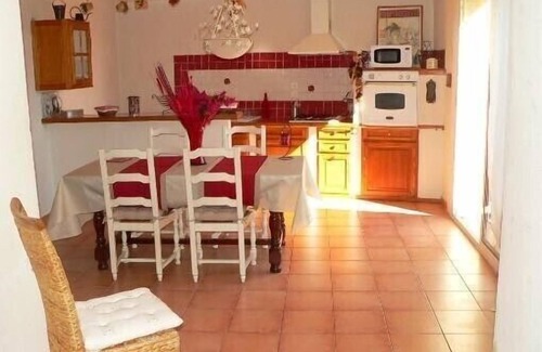 Boulbon House | Gite Boulbon. House at the foot of the old Castle between Avignon & Baux de Provence