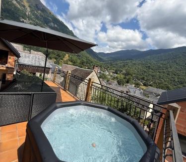 Boutx Villa | Gite boutx avec Jacuzzi 12 personnes 5 LITS DOUBLES ET 1 CANAPE LIT