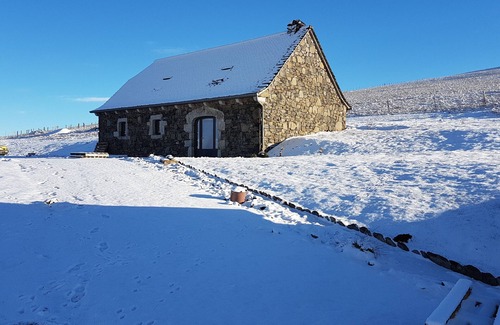 Alpuech House | Gite: Buron Isolé Proche de Laguiole -aubrac-aveyron