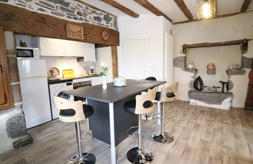 Carlat Cottage | Gite Carlat, 2 bedrooms, 4 persons