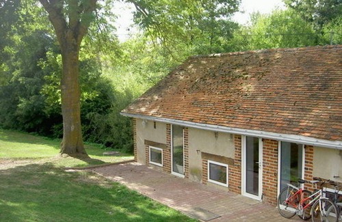 Chatel-de-Neuvre Cottage | Gite Châtel-de-Neuvre, 1 bedroom, 3 persons