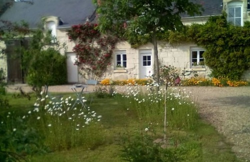 Savigny-en-Veron House | Gite Chez LE Vigneron