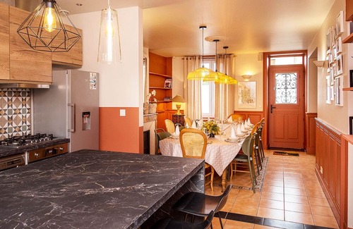 Deols Cottage | Gite Déols, 5 bedrooms, 14 persons