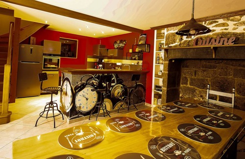 Oradour House | Gite de Rochebrune, Évasion et Déconnexion au Cœur des Monts du Cantal