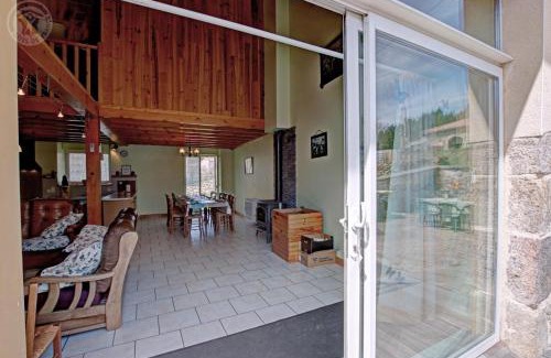 Apinac House | Gite de la croix