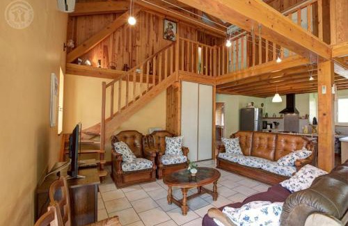 Apinac House | Gite de la croix