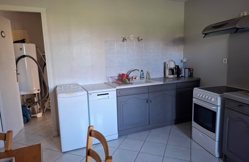 Louchy-Montfand House | Gite de Marcureau. in the vineyards of St Pourcain. Pets allowed.