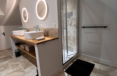 Le Grand-Pressigny Bed & Breakfast | Gite de Village 12 Pers Avec Piscine