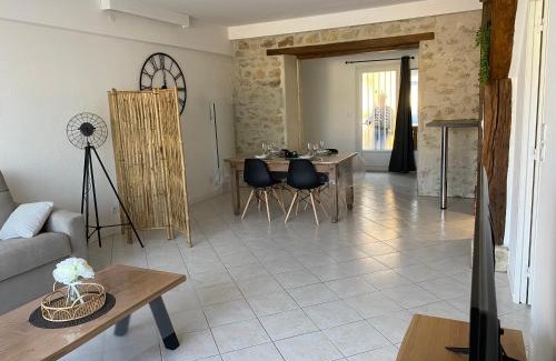 Villaines-la-Gonais Apartment | Gite du Trefoux logement le Villainois