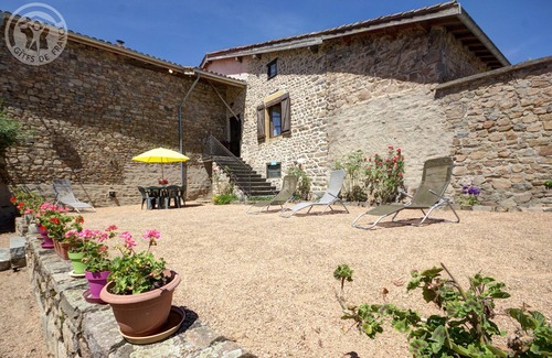 Fourneaux House | Gite DU Vernand- Se Ressourcer à la Compagne- Animaux Acceptés