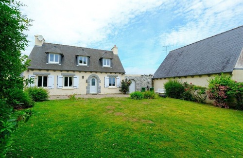 Plourhan House | Gite Entre Mer Et Golf, 1.5 km from the beaches and port of St Quay and 5 mn from the golf course