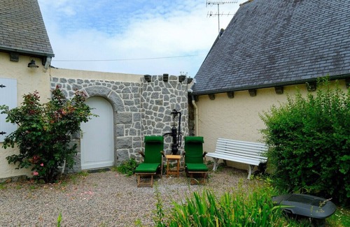 Plourhan House | Gite Entre Mer Et Golf, 1.5 km from the beaches and port of St Quay and 5 mn from the golf course