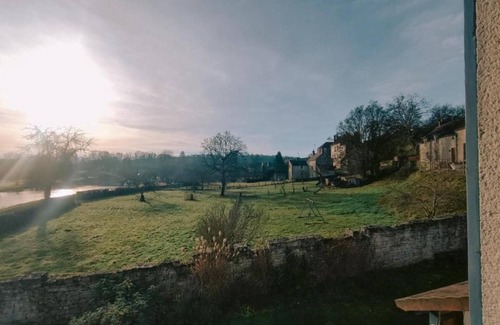 Armes House | Gîte familial - On the banks of the Nivernais Canal