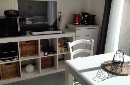 La Roche-Vineuse Cottage | Gite for 2 people near MACON in BURGUNDY.