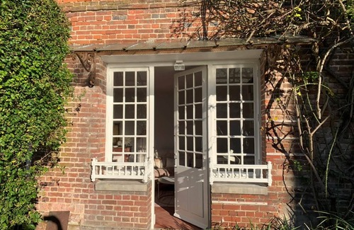 Eu Apartment | Gite for 2 people in Eu - Small pavilion of the O DELA DE L'O guest house, 64