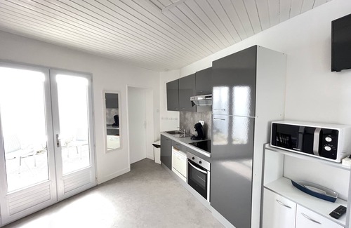 La Flotte House | Gite for 2 people, private patio and closed private parking
