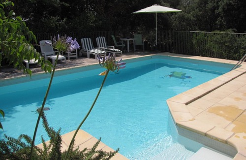 Galargues Cottage | Gite for 2 under the oak trees, bike hire and swimming pool