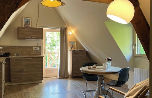 Saint-Gatien-des-Bois Apartment | Gite for 2 people with access to 2000M2 garden, deckchairs, garden furniture