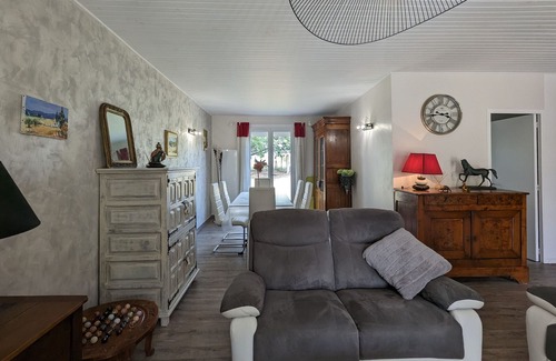 Le Pont-Chretien-Chabenet Cottage | Gite Le Pont-Chrétien-Chabenet, 3 bedrooms, 6 persons