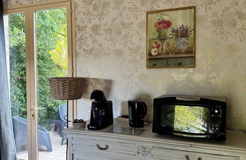 Saint-Coutant-le-Grand Cottage | Gîte "Ile d'Aix" with shared 7x7m swimming pool, 20 minutes from the beach